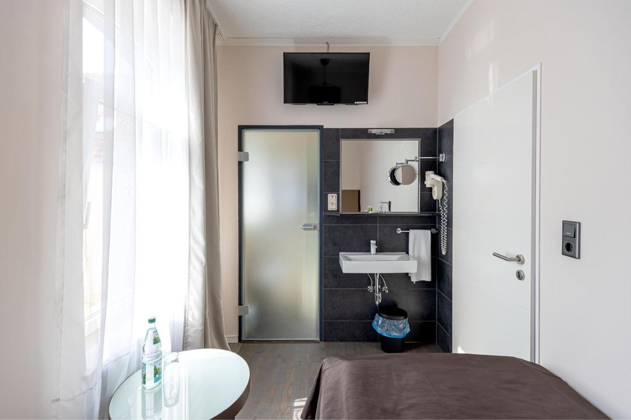 Hotel Garni " Am Domplatz" Erfurt Esterno foto