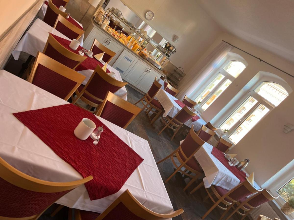 Hotel Garni " Am Domplatz" Erfurt Esterno foto