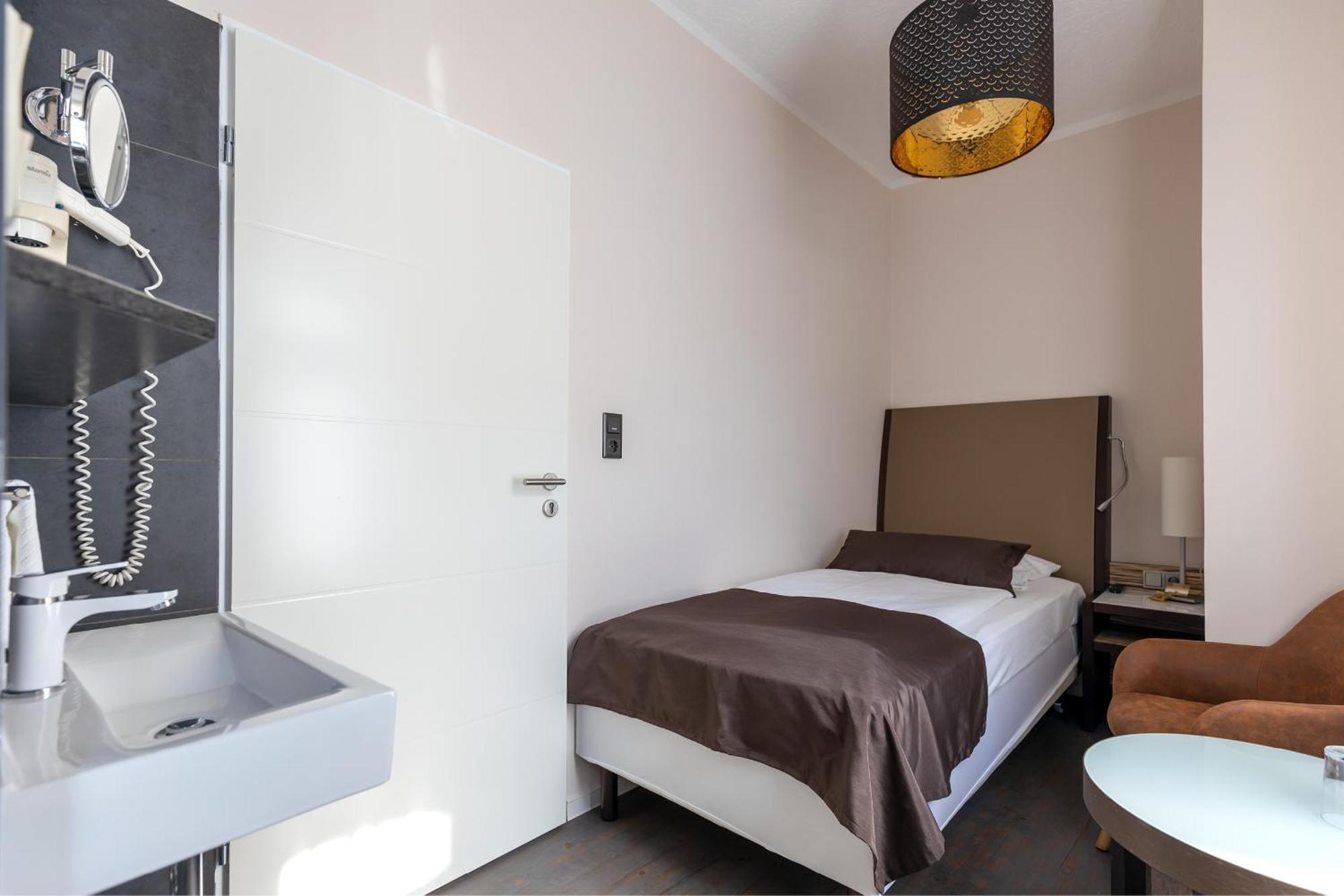 Hotel Garni " Am Domplatz" Erfurt Esterno foto