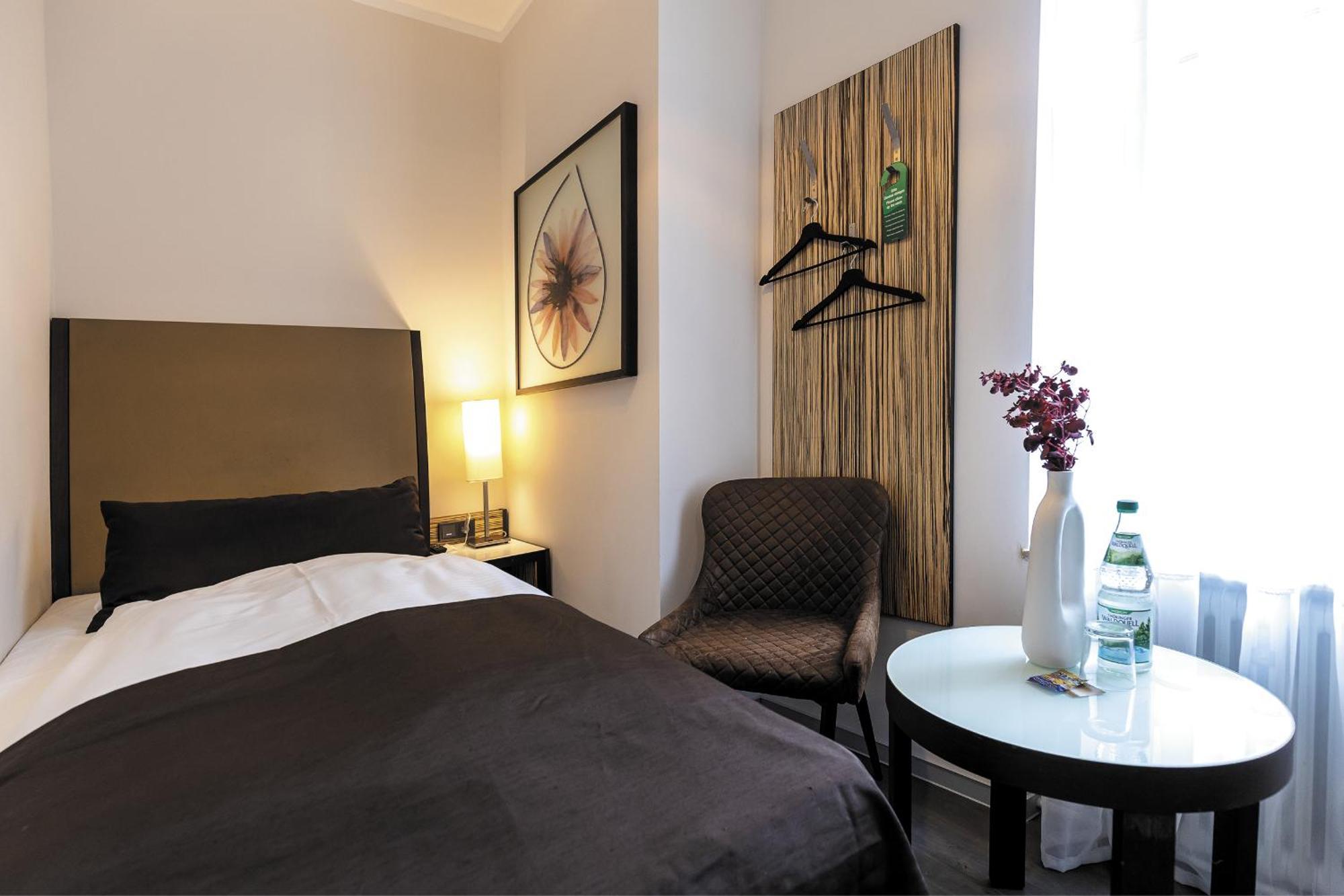 Hotel Garni " Am Domplatz" Erfurt Esterno foto